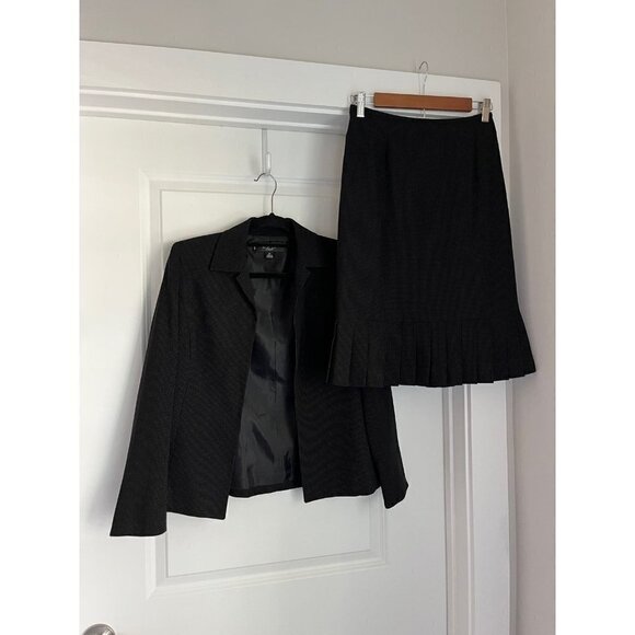 Women’s Skirt Suit - Picture 1 of 6